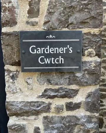 Gardener'S Cwtch, Llwynhelig Manor Apartment Llandeilo Exterior photo