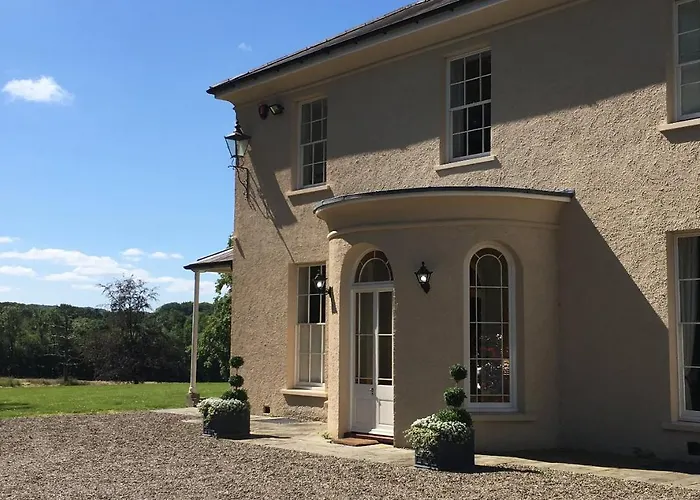Gardener\'S Cwtch, Llwynhelig Manor