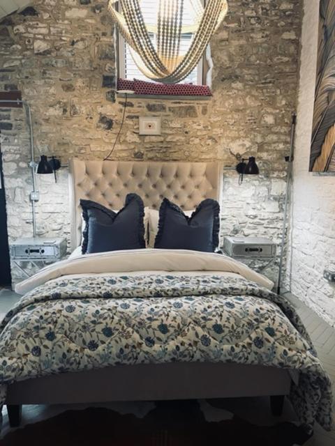 Gardener's Cwtch, Llwynhelig Manor * Llandeilo